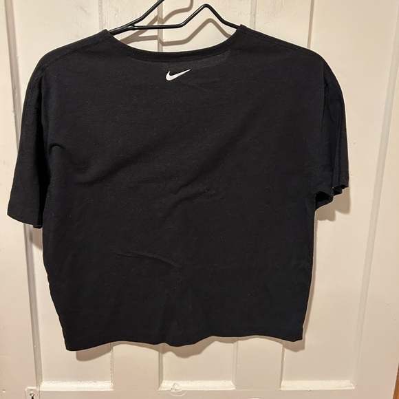 Nike dri fit cropped tee. EUC - Picture 6 of 6